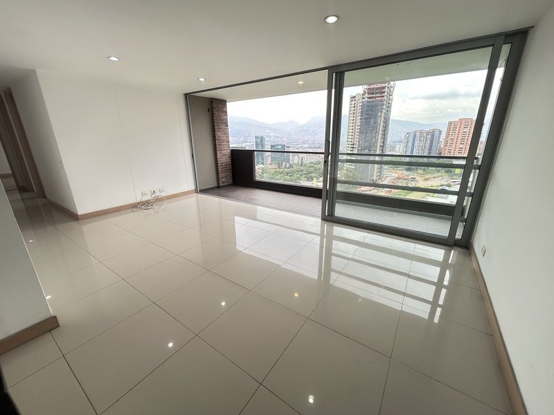 Apartamento en arriendo Antioquia Medellín El Castillo 100 m2 Habitaciones 3 Baños 2 Garajes 2 Precio $5200000