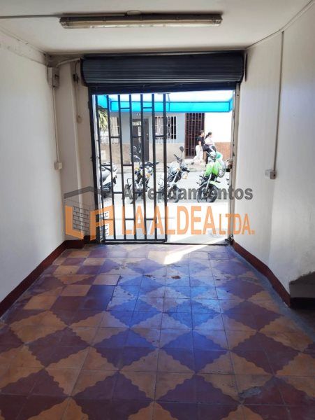 Local en arriendo Antioquia Itagüí Centro 15 m2 Habitaciones 0 Baños 1 Garajes 0 Precio $1400000