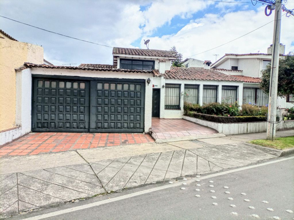 Casa en arriendo Cundinamarca Bogotá Niza Norte 295 m2 Habitaciones 5 Baños 4 Garajes 2 Precio $7300000