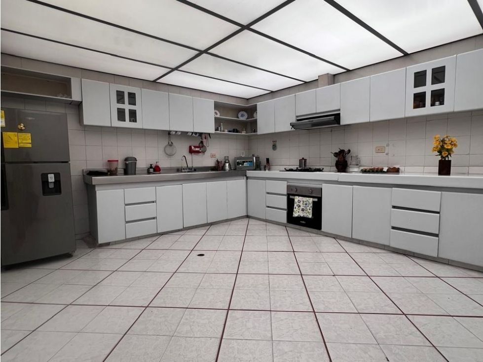 Casa en venta Cundinamarca Bogotá Campin Occidental 382 m2 Habitaciones 5 Baños 4 Garajes 3 Precio $1885000000