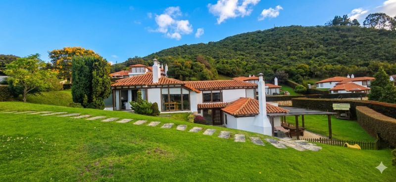 Casa en venta Cundinamarca Chía Chia 247 m2 Habitaciones 4 Baños 5 Garajes 3 Precio $1700000000