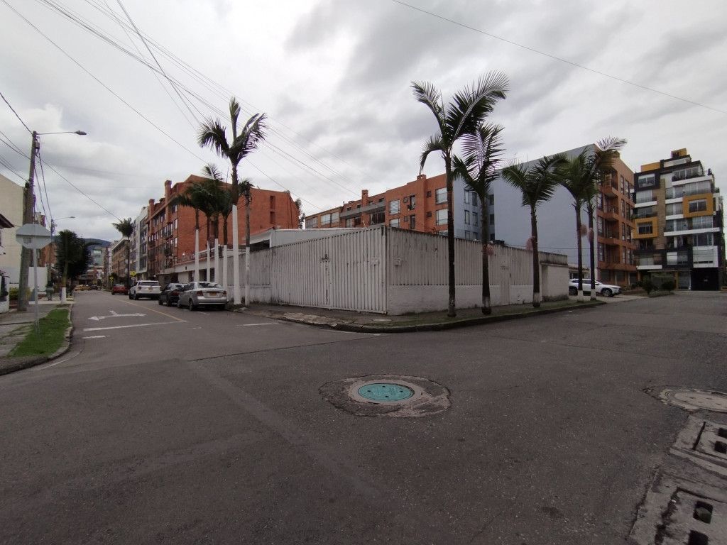 Casa en venta Cundinamarca Bogotá El Batan 201 m2 Habitaciones 4 Baños 2 Garajes 4 Precio $1750000000