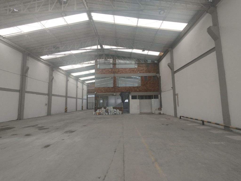 Bodega en arriendo Cundinamarca Bogotá Santa Yolanda 2800 m2 Habitaciones 0 Baños 2 Garajes 2 Precio $73000000