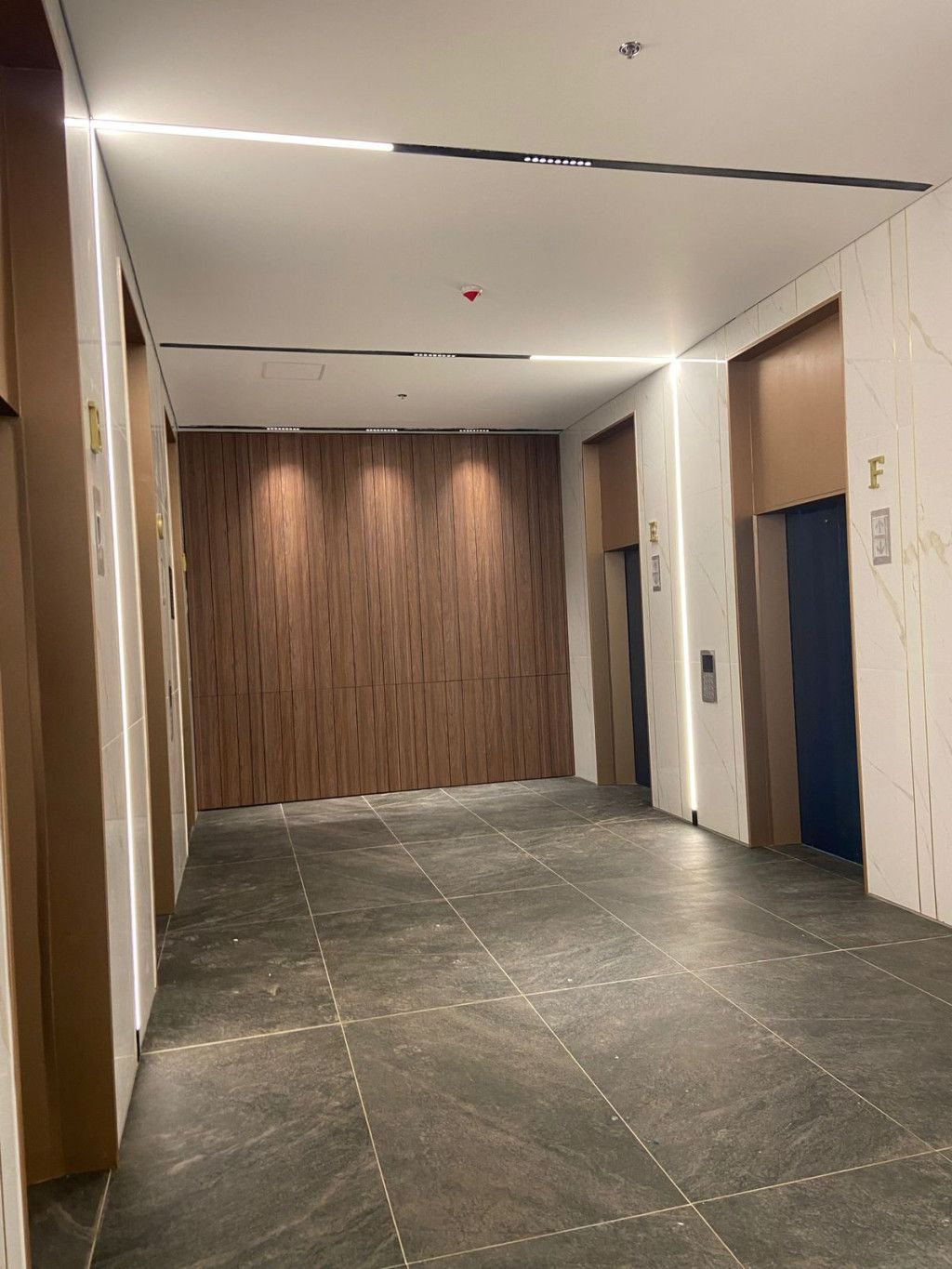 Oficina en arriendo Cundinamarca Bogotá Modelia 2213 m2 Habitaciones 0 Baños 2 Garajes 44 Precio $240442450