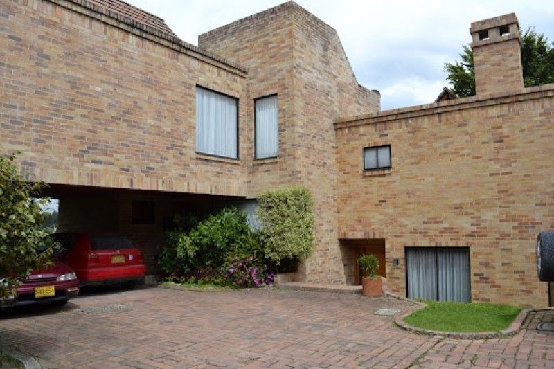 Casa en venta Cundinamarca Bogotá Las Mercedes Suba 300 m2 Habitaciones 4 Baños 5 Garajes 4 Precio $1800000000