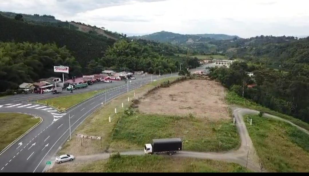Lote en arriendo o venta Risaralda Santa Rosa De Cabal Santa Rosa De Cabal 10 m2 Habitaciones 0 Baños 0 Garajes 0 Precio venta $2300000000 Precio arriendo $10000000
