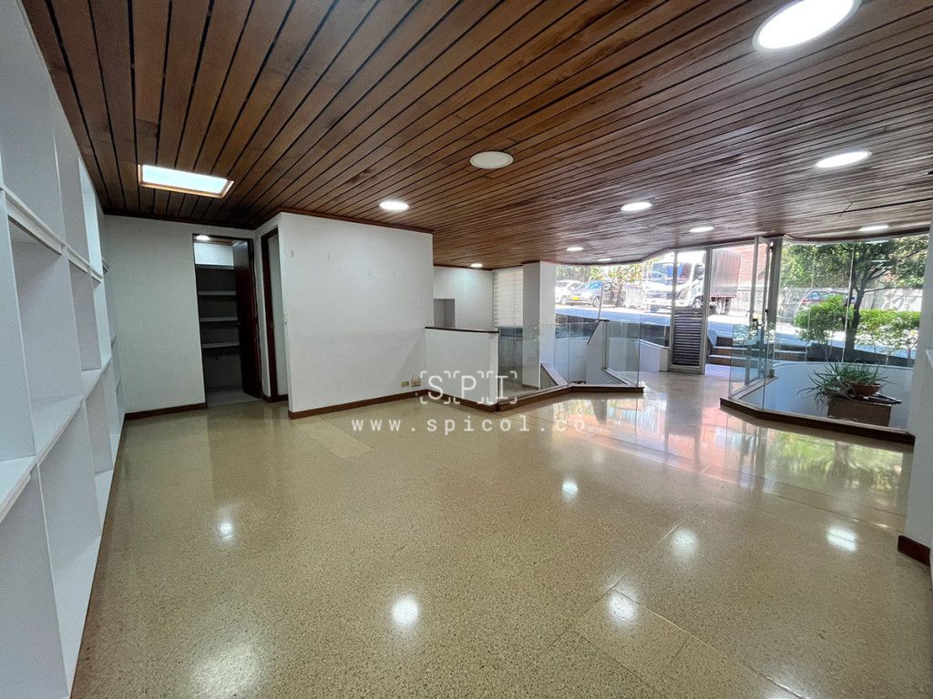 Local en arriendo Antioquia Medellín La Mota 102 m2 Habitaciones 0 Baños 3 Garajes 0 Precio $4500000