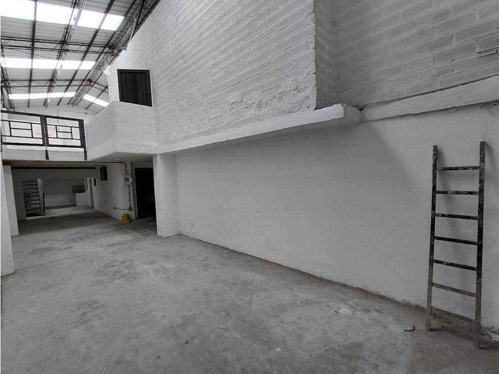 Bodega en arriendo Antioquia Medellín El Chagualo 255 m2 Habitaciones 0 Baños 4 Garajes 3 Precio $11000000