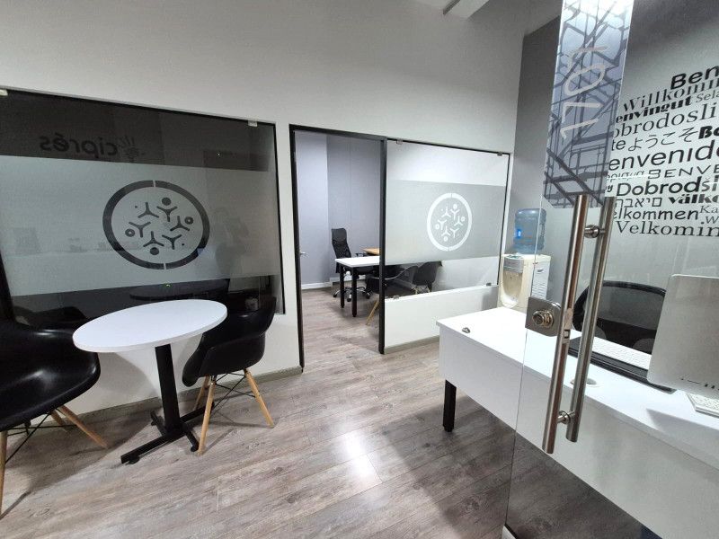 Oficina en venta Cundinamarca Bogotá Cerro San Cristobal Alto 130 m2 Habitaciones 0 Baños 6 Garajes 3 Precio $1150000000