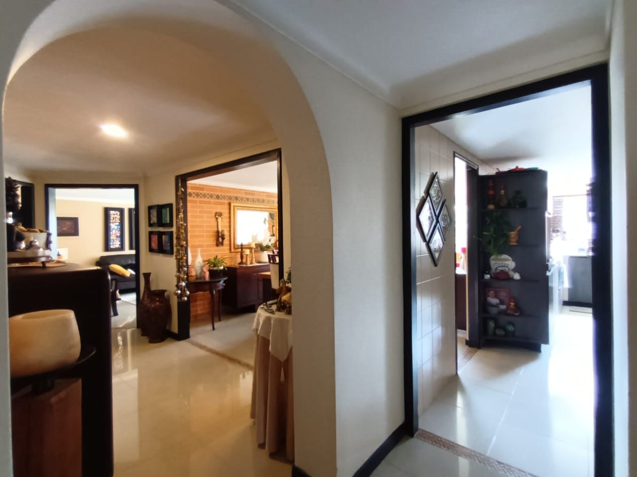 Apartamento en venta Antioquia Medellín La Aguacatala 208 m2 Habitaciones 3 Baños 5 Garajes 1 Precio $1350000000