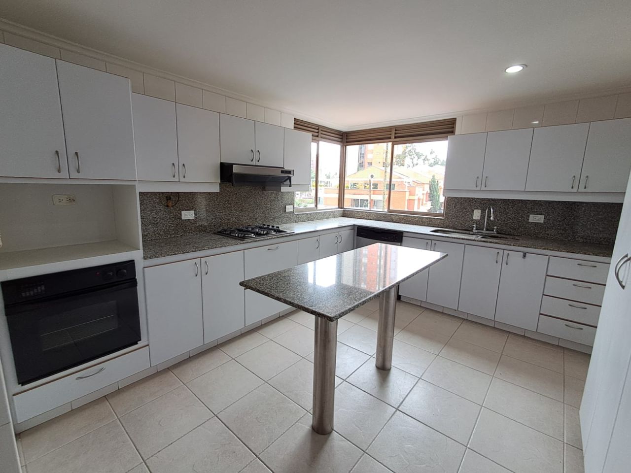 Apartamento en arriendo Antioquia Medellín Los Balsos No1 240 m2 Habitaciones 4 Baños 5 Garajes 0 Precio $11750000