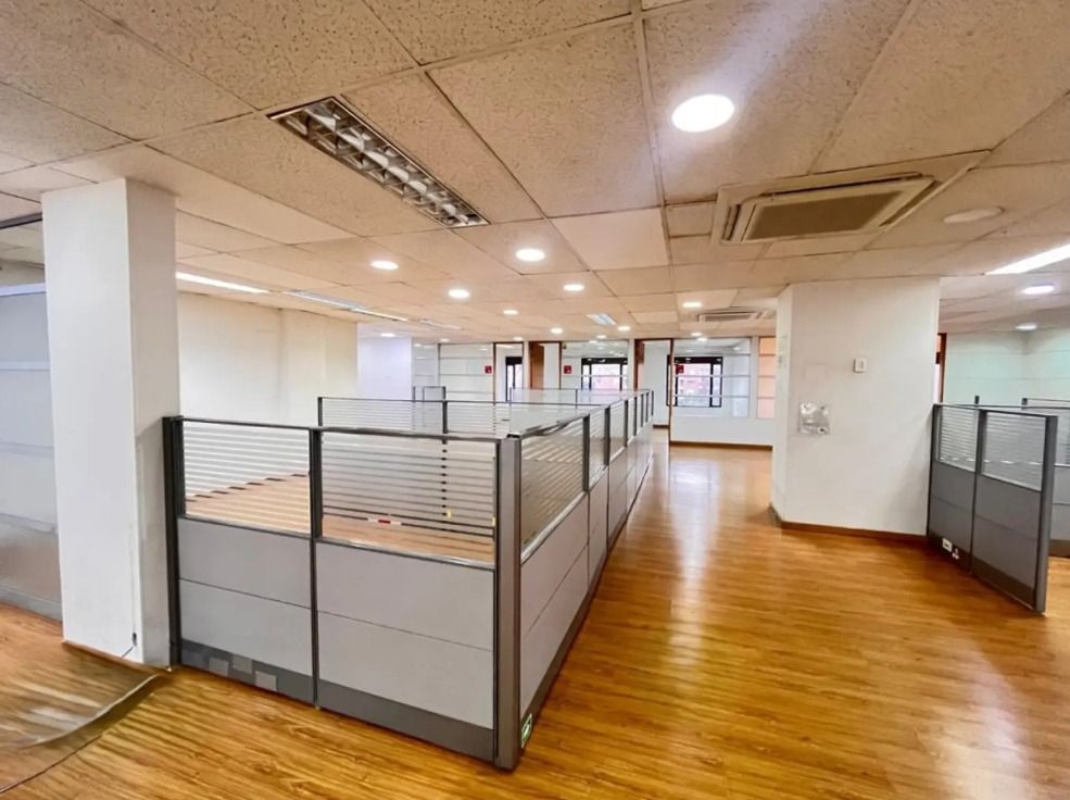 Oficina en arriendo Cundinamarca Bogotá San Patricio 400 m2 Habitaciones 0 Baños 2 Garajes 8 Precio $13500000