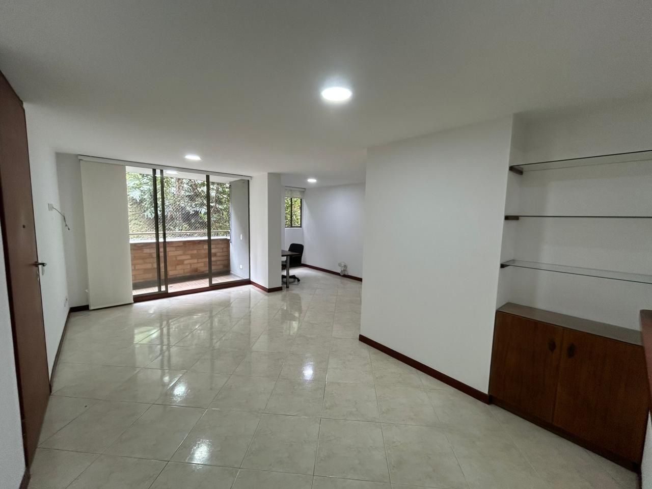 Apartamento en arriendo Antioquia Envigado Zúñiga 70 m2 Habitaciones 2 Baños 2 Garajes 1 Precio $3900000