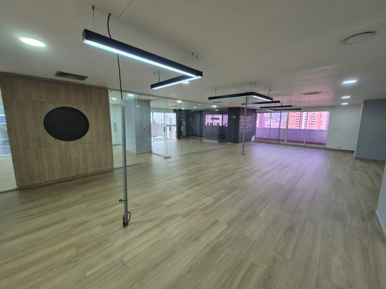 Oficina en arriendo Antioquia Medellín Santa Maria De Los Angeles 245 m2 Habitaciones 0 Baños 2 Garajes 4 Precio $22000000