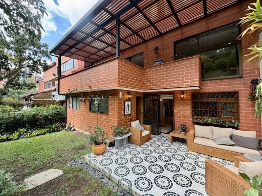 Casa en venta Antioquia Medellín La Frontera 270 m2 Habitaciones 3 Baños 4 Garajes 2 Precio $1570000000
