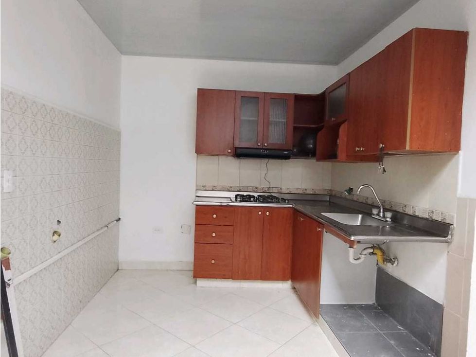 Apartamento en arriendo Antioquia Medellín Sucre 182 m2 Habitaciones 6 Baños 2 Garajes 0 Precio $4500000
