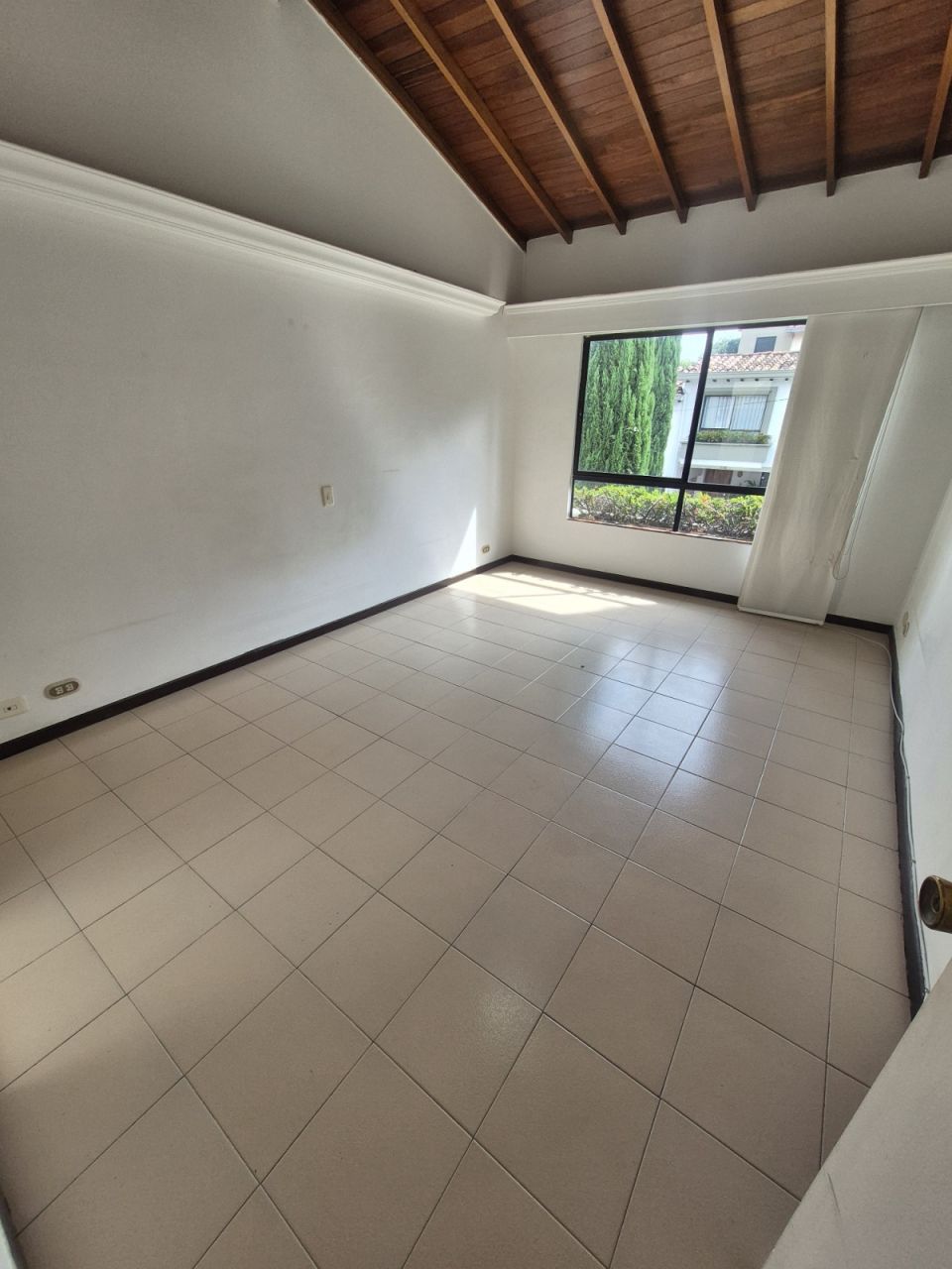Apartamento en arriendo Antioquia Envigado El Embrujo 180 m2 Habitaciones 3 Baños 3 Garajes 2 Precio $5000000