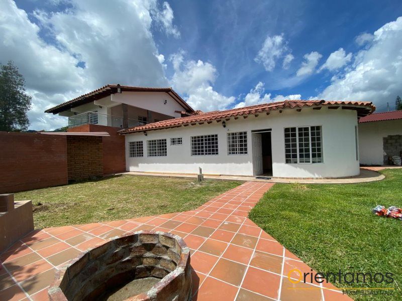 Finca en arriendo Antioquia Guarne Centro 600 m2 Habitaciones 3 Baños 2 Garajes 1 Precio $3500000
