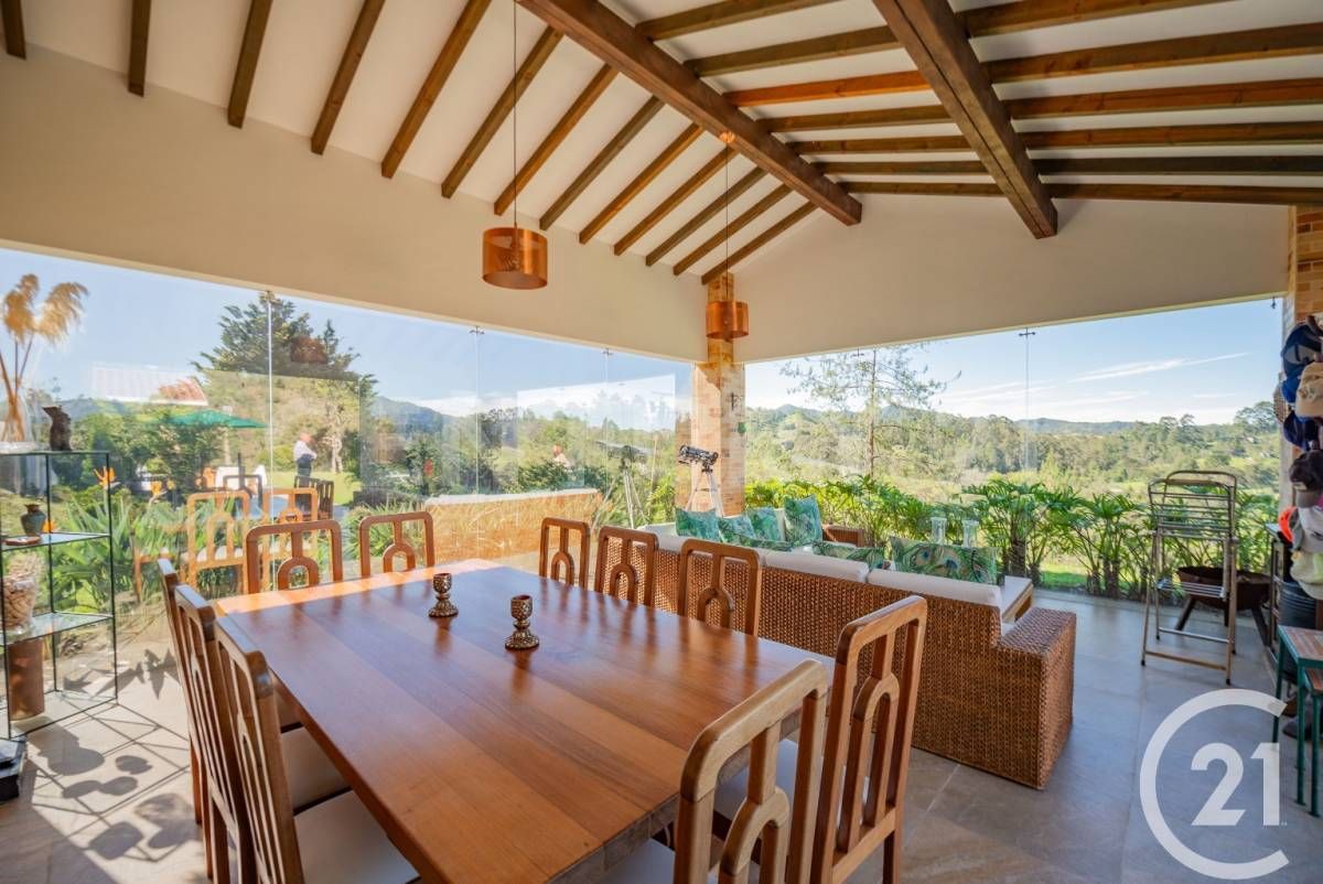 Finca en venta Antioquia El Retiro El Retiro 540 m2 Habitaciones 4 Baños 5 Garajes 10 Precio $3300000000