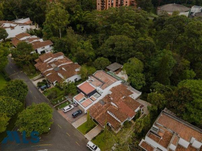 Casa en venta Antioquia Medellín El Diamante No2 662 m2 Habitaciones 4 Baños 6 Garajes 4 Precio $3750000000
