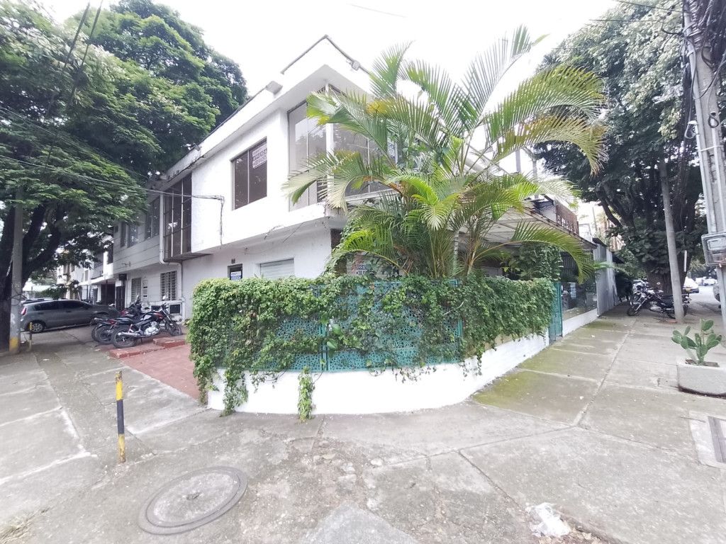 Local en arriendo Valle Del Cauca Cali Sector Patio Bonito 170 m2 Habitaciones 0 Baños 2 Garajes 0 Precio $4500000