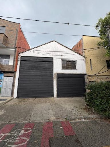 Bodega en arriendo Antioquia Envigado Bucarest 300 m2 Habitaciones 0 Baños 1 Garajes 1 Precio $12500000