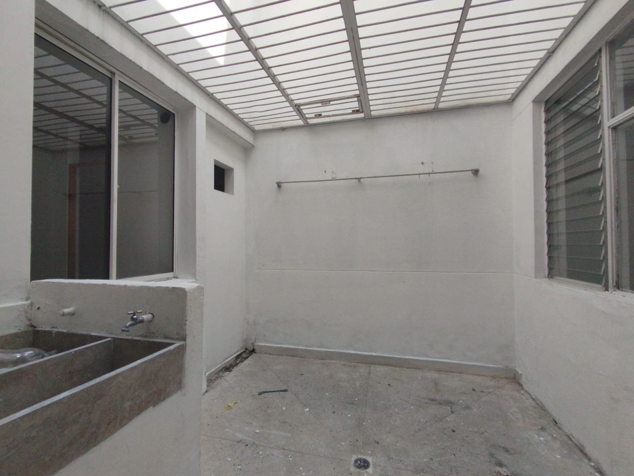 Casa en arriendo Antioquia Medellín Laureles 240 m2 Habitaciones 1 Baños 2 Garajes 1 Precio $6000000