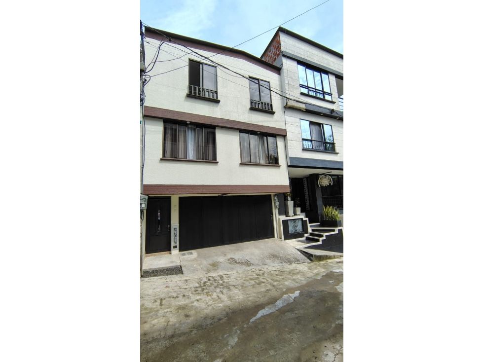 Casa en venta Risaralda Dosquebradas Los Naranjos 200 m2 Habitaciones 6 Baños 4 Garajes 2 Precio $650000000