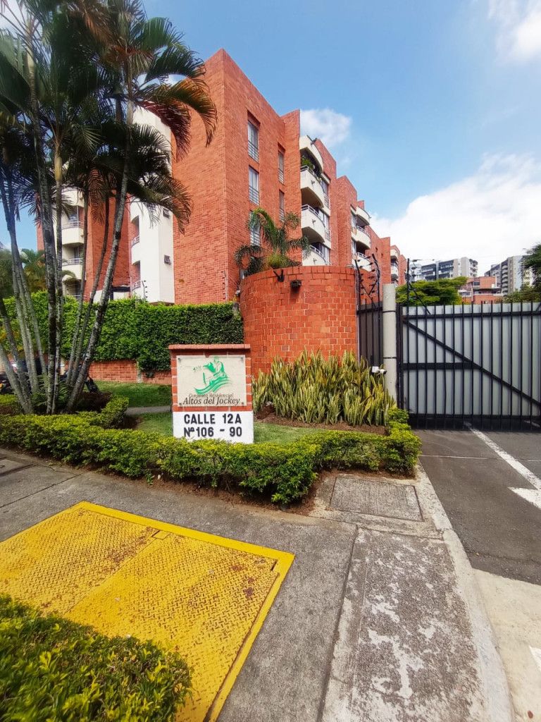 Apartamento en venta Valle Del Cauca Cali Urbanización Ciudad Jardín 111 m2 Habitaciones 4 Baños 3 Garajes 2 Precio $670000000