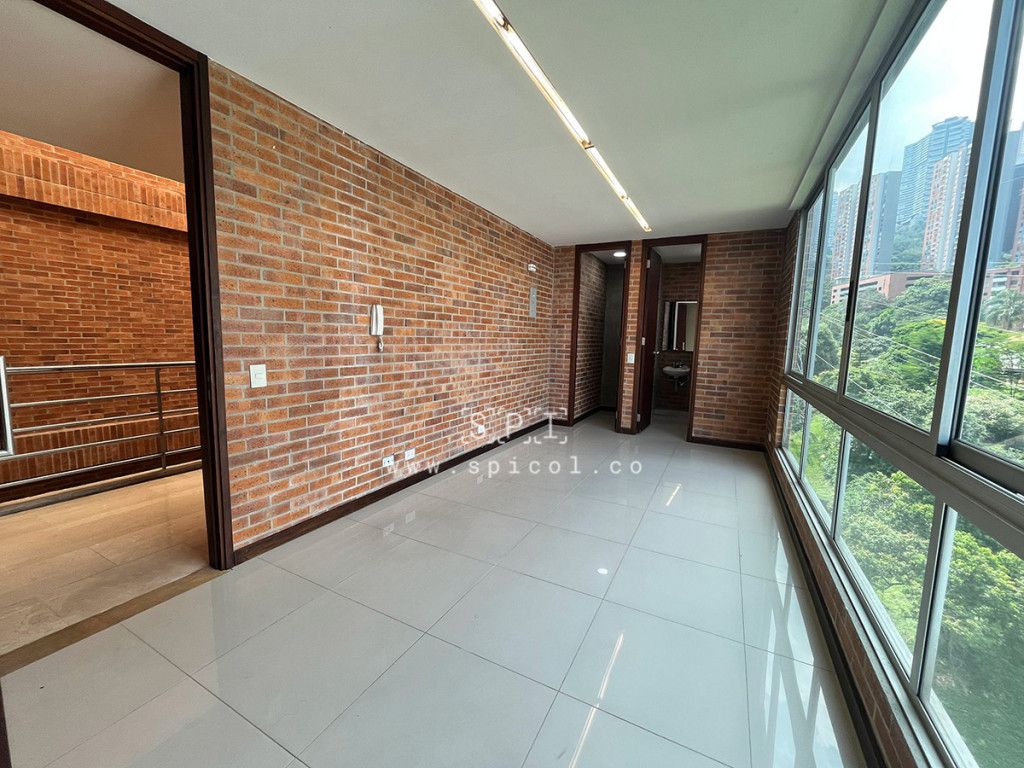 Oficina en arriendo Antioquia Medellín Asomadera No1 22 m2 Habitaciones 0 Baños 1 Garajes 1 Precio $2439500