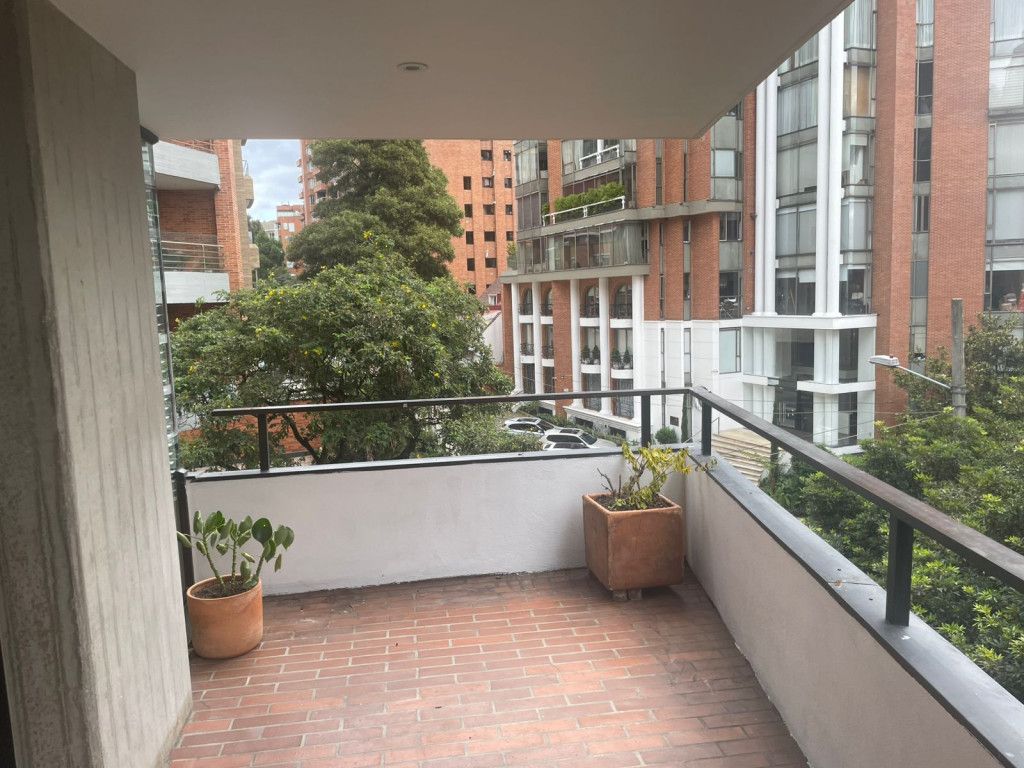 Apartamento en venta Cundinamarca Bogotá Los Rosales 243 m2 Habitaciones 3 Baños 3 Garajes 2 Precio $2200000000