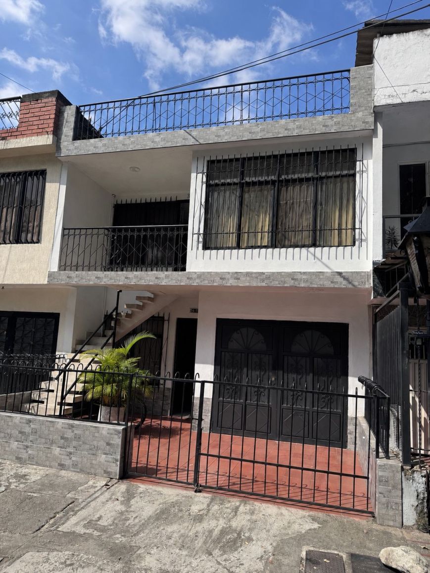 Casa en venta Valle Del Cauca Cali Nueva Floresta Del Ict 150 m2 Habitaciones 9 Baños 4 Garajes 2 Precio $530000000