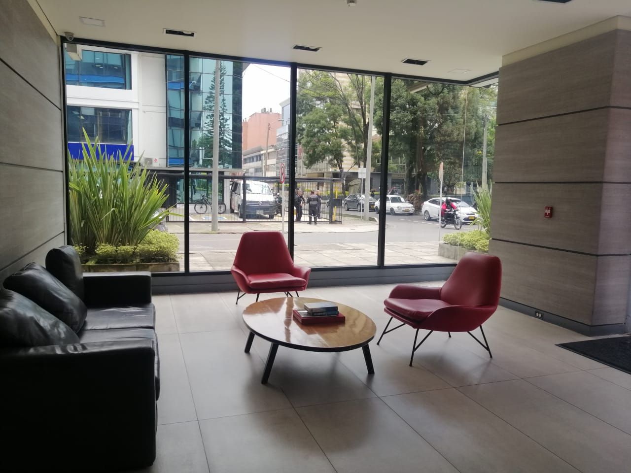 Oficina en venta Cundinamarca Bogotá Antiguo Country 99 m2 Habitaciones 0 Baños 0 Garajes 2 Precio $900000000
