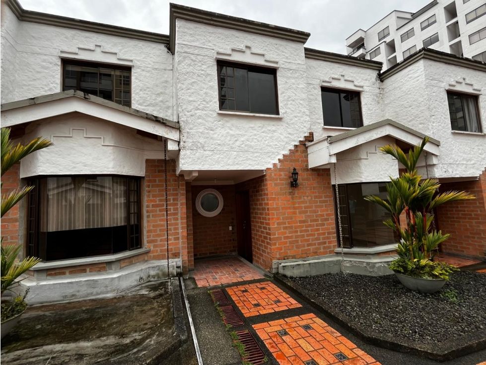 Casa en venta Risaralda Pereira Pereira 300 m2 Habitaciones 3 Baños 4 Garajes 2 Precio $1050000000