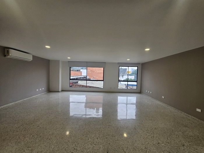 Oficina en arriendo Valle Del Cauca Cali Santa Mónica 45 m2 Habitaciones 0 Baños 1 Garajes 1 Precio $2300000