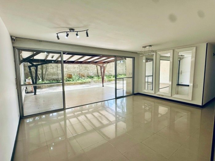 Apartamento en venta Valle Del Cauca Cali Urbanización La Flora 93 m2 Habitaciones 4 Baños 3 Garajes 2 Precio $710000000