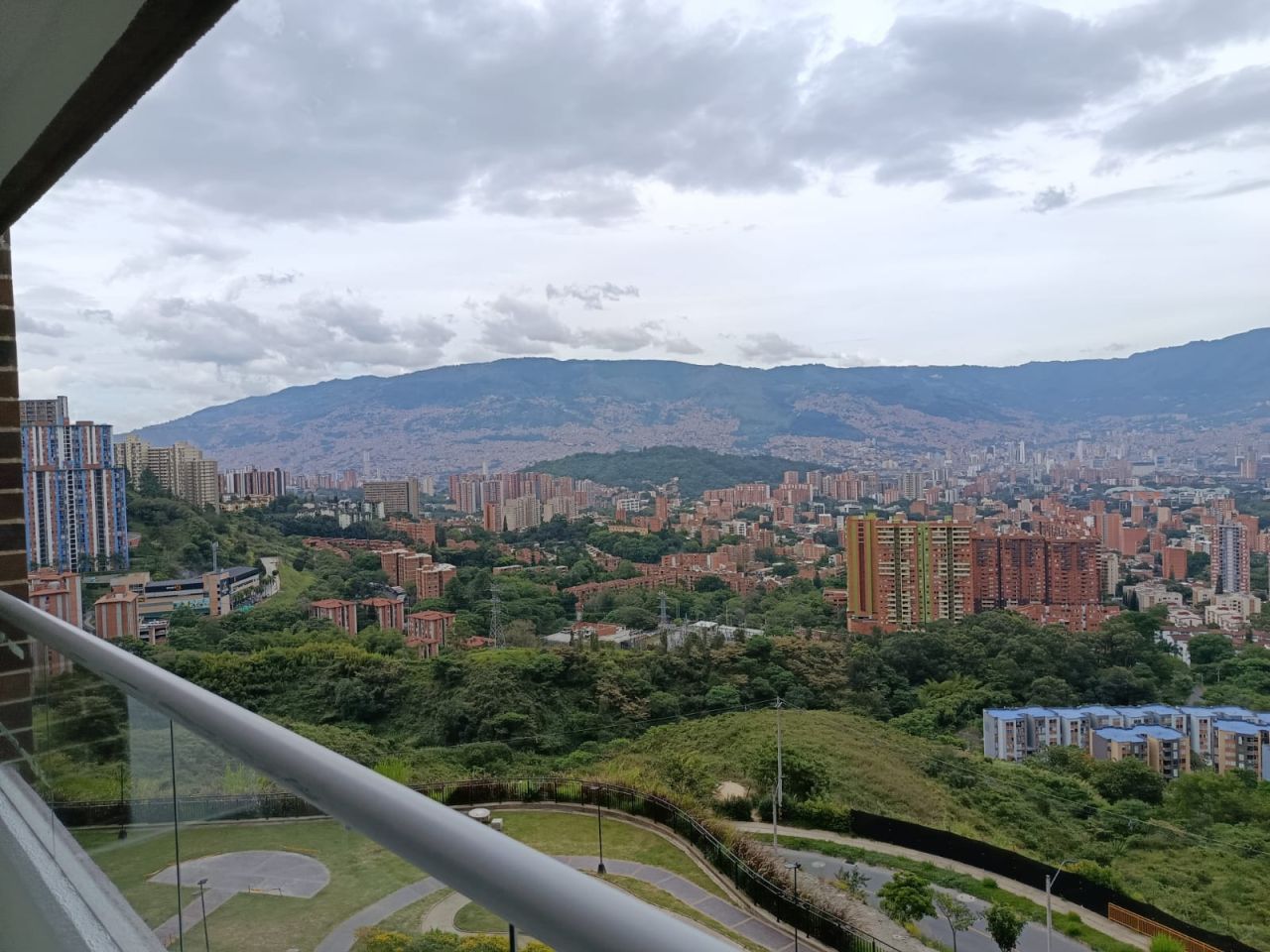 Apartamento en arriendo Antioquia Medellín Santa Rosa De Lima 77 m2 Habitaciones 3 Baños 2 Garajes 1 Precio $3550000