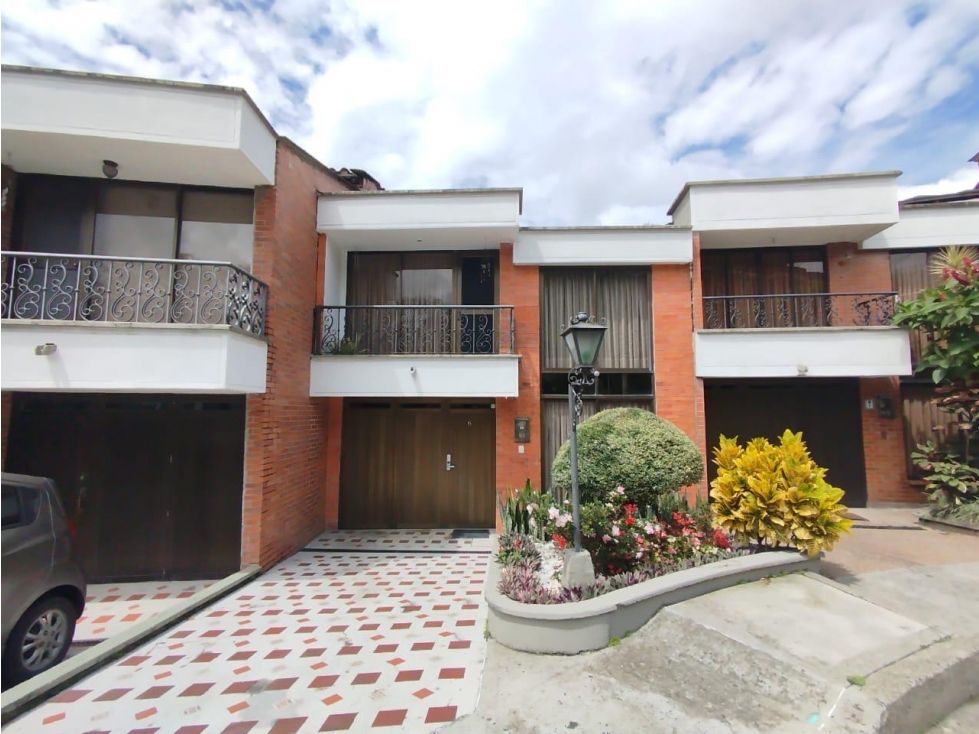 Casa en venta Risaralda Pereira Cr La Arboleda 213 m2 Habitaciones 3 Baños 3 Garajes 2 Precio $780000000