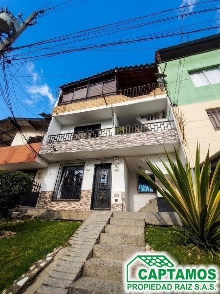Casa en venta Antioquia Medellín Manrique Central No1 140 m2 Habitaciones 6 Baños 2 Garajes 0 Precio $385000000