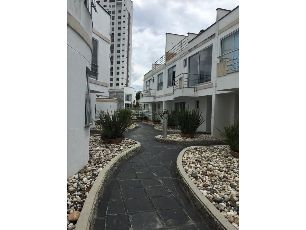 Casa en venta Risaralda Pereira La Julita 338 m2 Habitaciones 5 Baños 6 Garajes 3 Precio $1200000000
