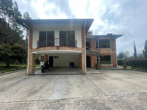Casa Campestre en arriendo Antioquia Envigado Envigado 350 m2 Habitaciones 6 Baños 6 Garajes 4 Precio $12000000