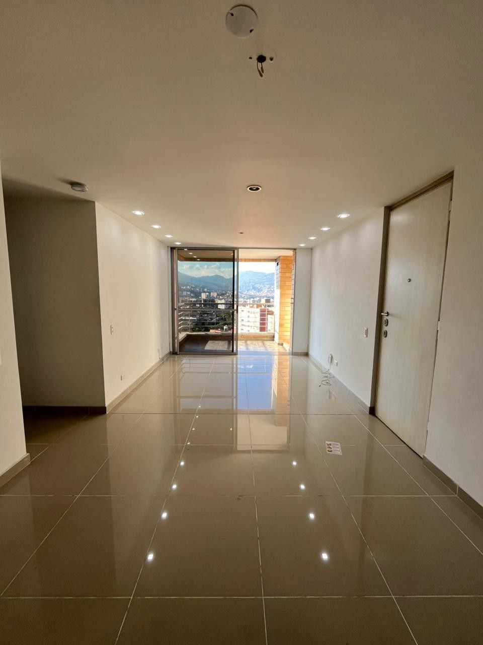 Apartamento en arriendo Antioquia Envigado La Pradera 100 m2 Habitaciones 3 Baños 2 Garajes 1 Precio $4200000