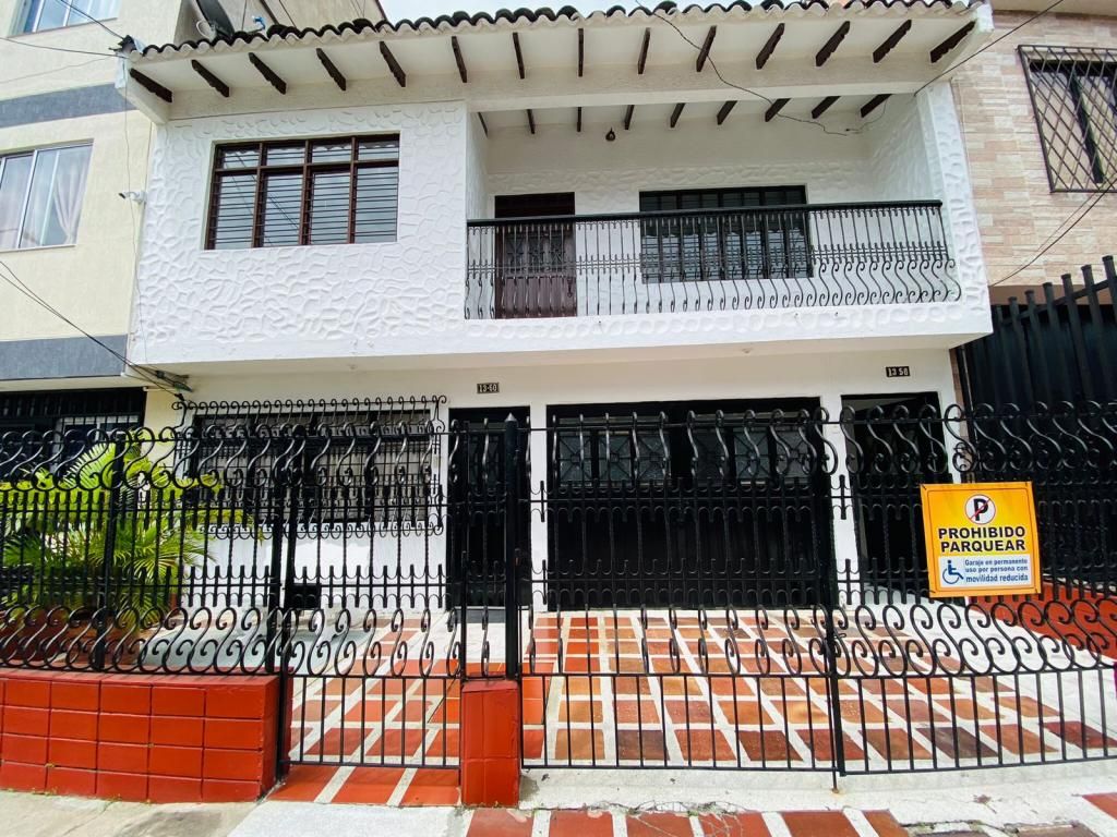 Casa en arriendo Valle Del Cauca Cali Primero De Mayo 170 m2 Habitaciones 3 Baños 3 Garajes 0 Precio $1800000