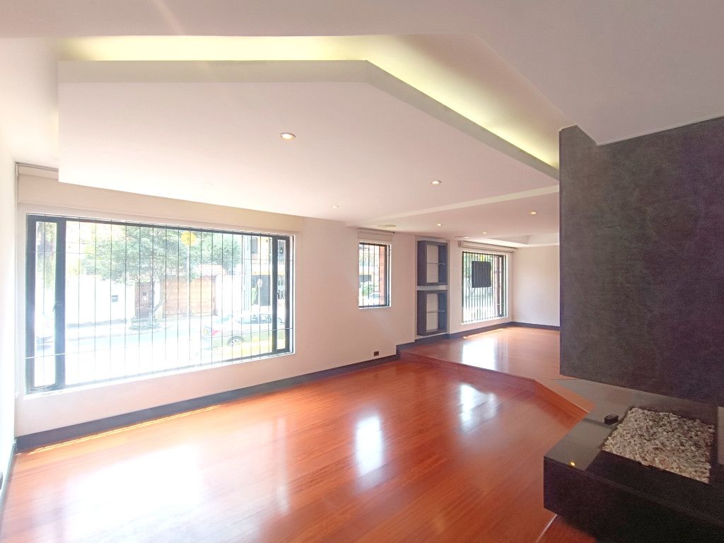 Casa en arriendo Cundinamarca Bogotá San Patricio 342 m2 Habitaciones 5 Baños 5 Garajes 3 Precio $12500000