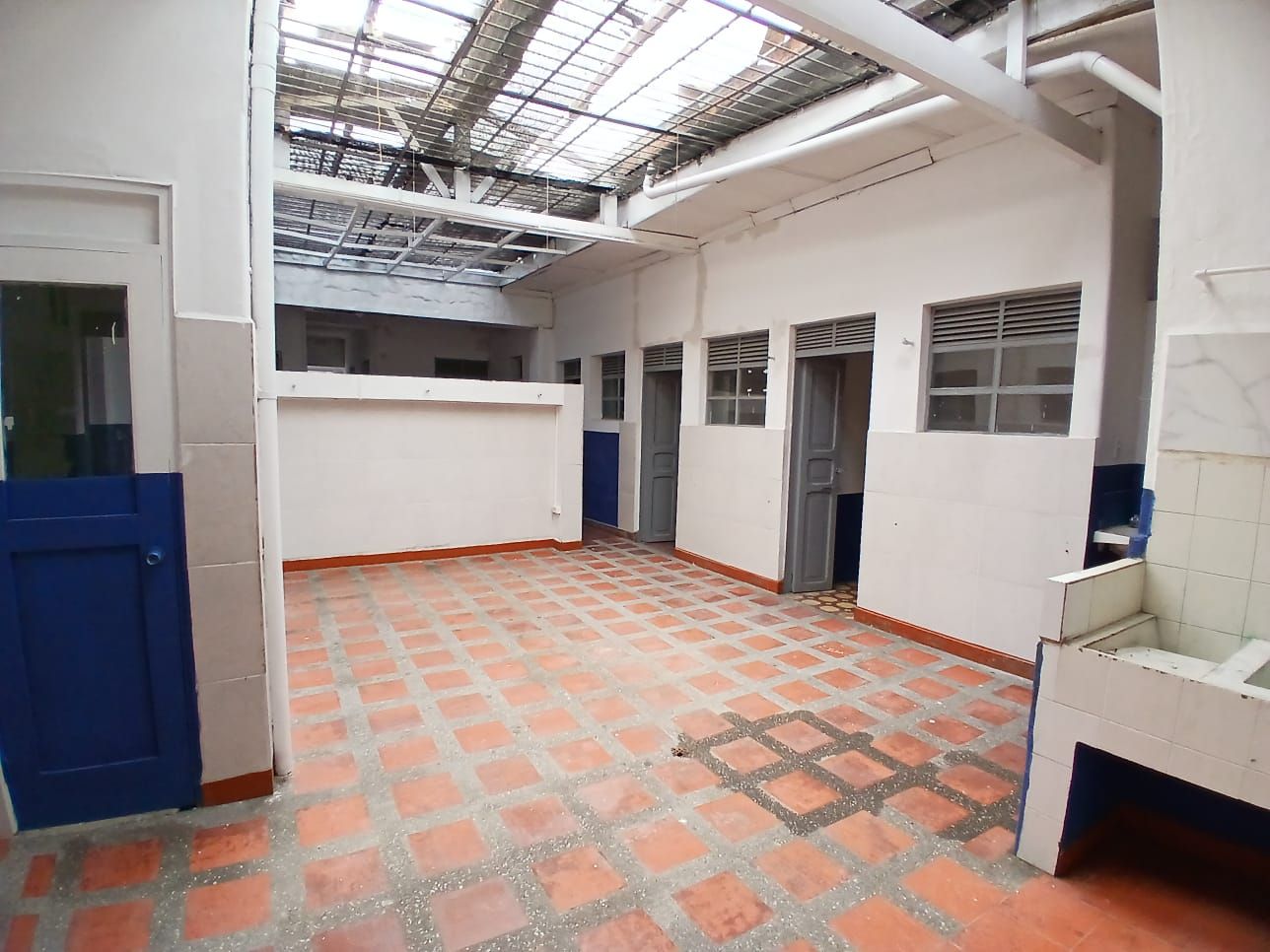 Local en arriendo Antioquia Medellín Prado 300 m2 Habitaciones 0 Baños 4 Garajes 0 Precio $10800000