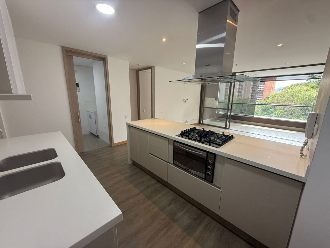 Apartamento en arriendo Antioquia Medellín Los Balsos No 1 90 m2 Habitaciones 2 Baños 2 Garajes 1 Precio $5400000