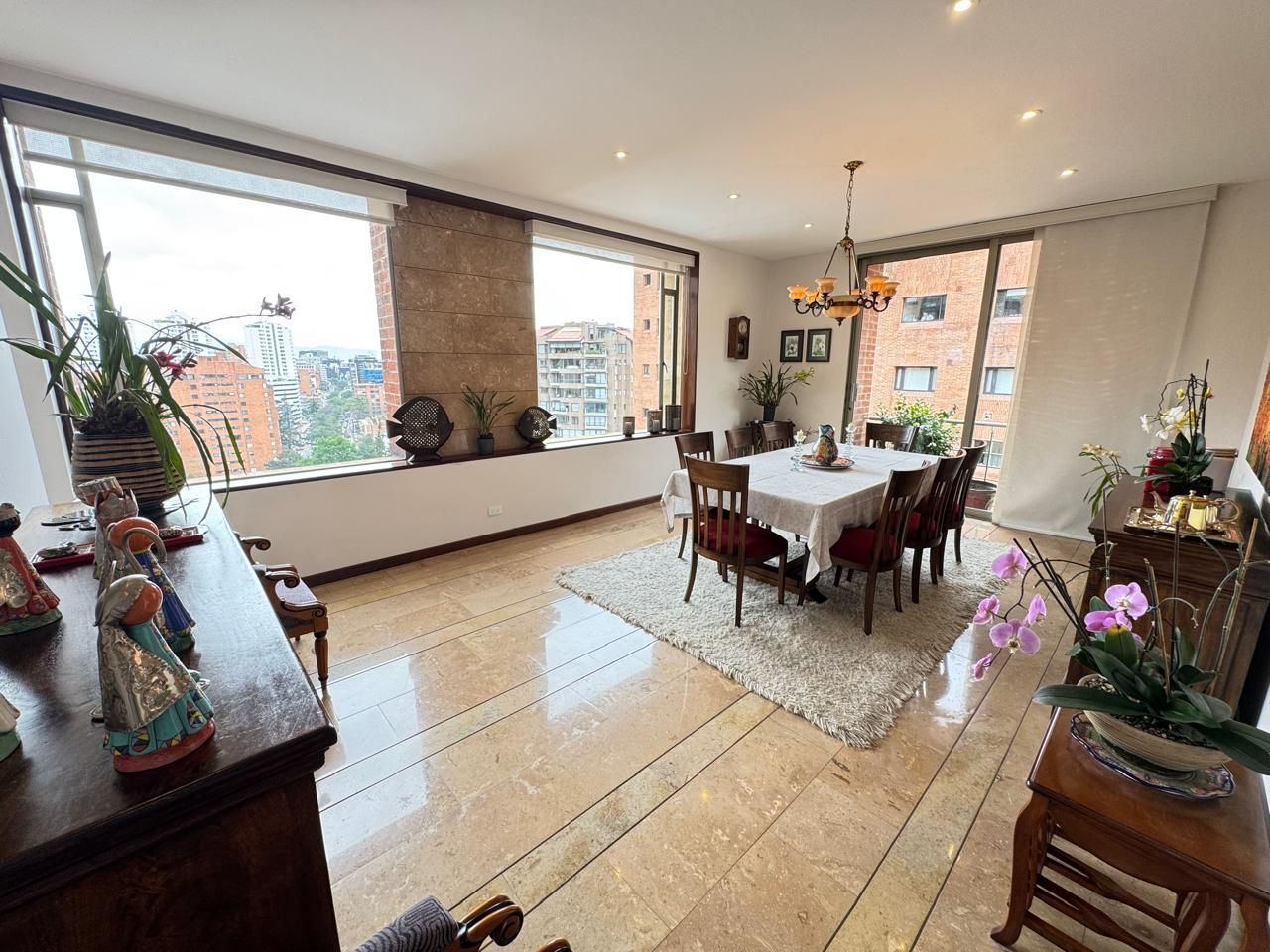 Apartamento en arriendo Cundinamarca Bogotá Aldea 360 m2 Habitaciones 3 Baños 4 Garajes 7 Precio $24500000