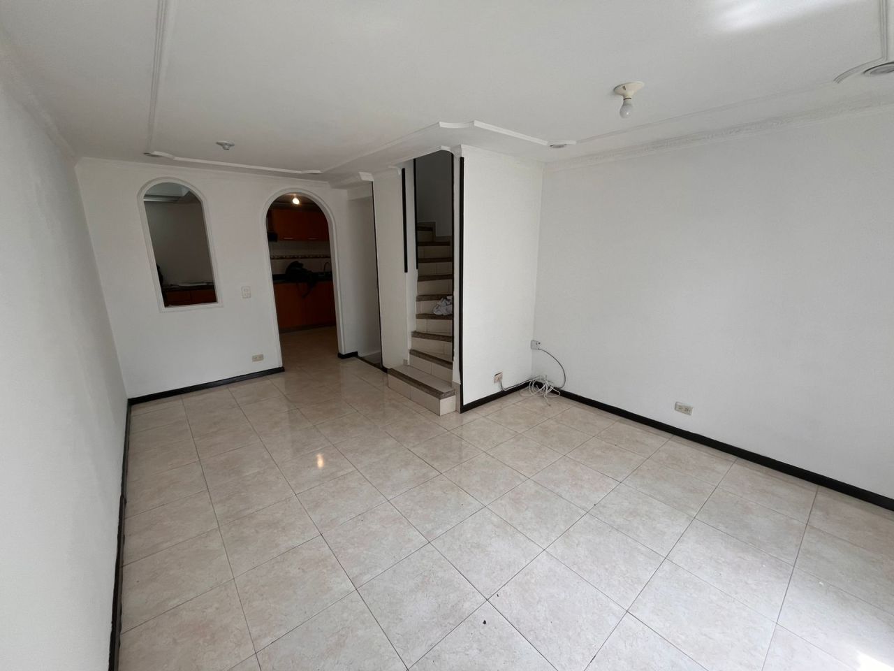 Casa en arriendo Cundinamarca Bogotá Estacion Victoria 80 m2 Habitaciones 3 Baños 2 Garajes 1 Precio $2600000