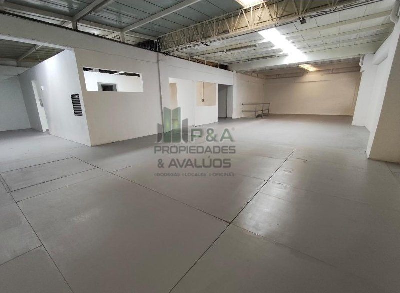 Bodega en arriendo Antioquia Medellín Caribe 500 m2 Habitaciones 0 Baños 2 Garajes 0 Precio $12000000