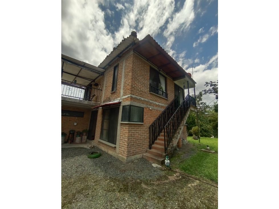 Finca en venta Risaralda Pereira Pereira 404 m2 Habitaciones 5 Baños 5 Garajes 4 Precio $995000000